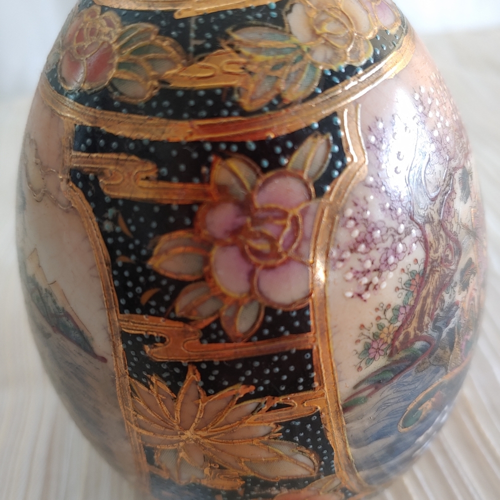 SATSUMA VINTAGE EGG.